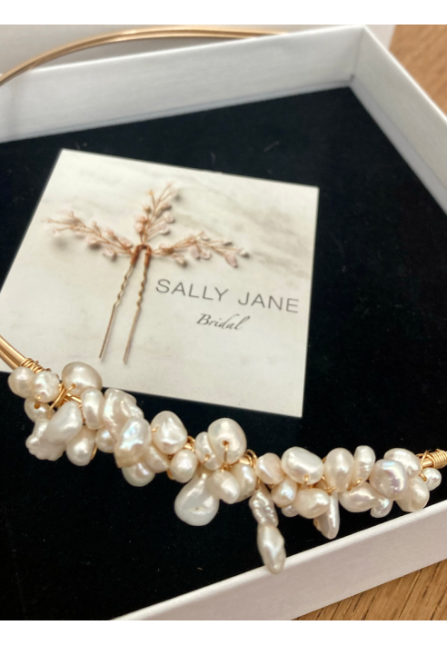 Sally Jane Bridal Sabrina Haarstreng Goud